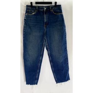 DIVIDED By H&M Women's Dark Blue Frayed Hem Tapered-Leg Five-Pocket Jean SZ 12